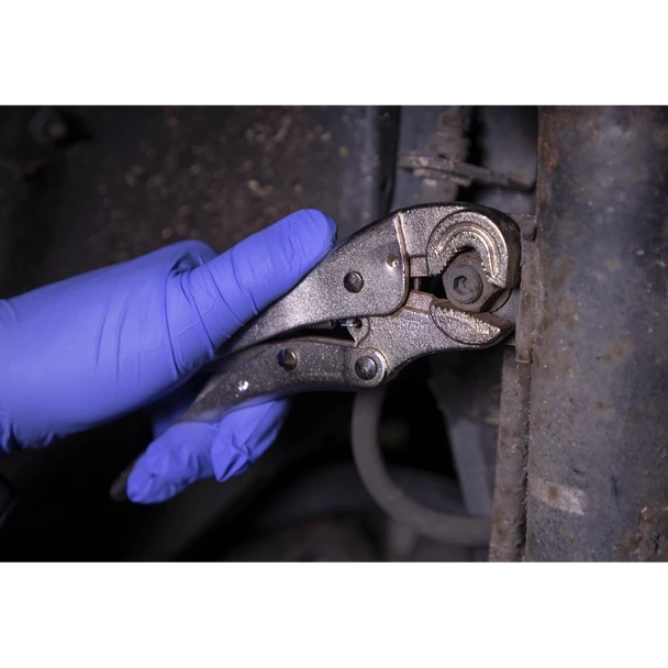 AK6871_ACT_IN_USE_DFC0313869__47620