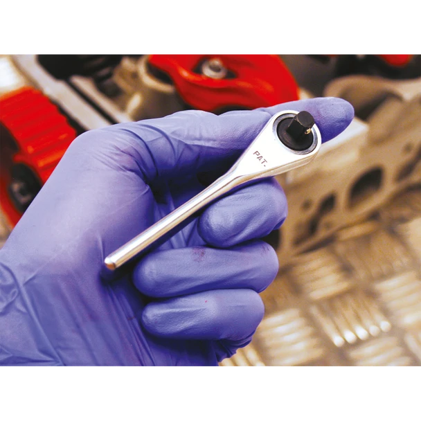 AK6960_ACT_IN_PALM__38212