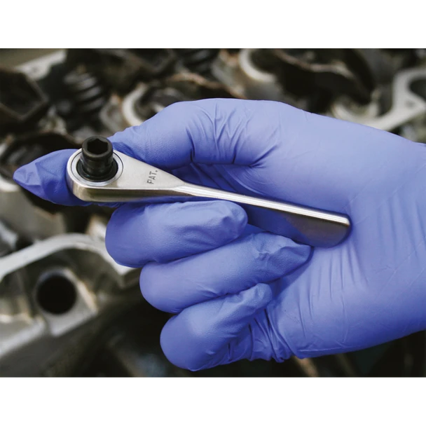 AK6961_ACT_IN_PALM__02057