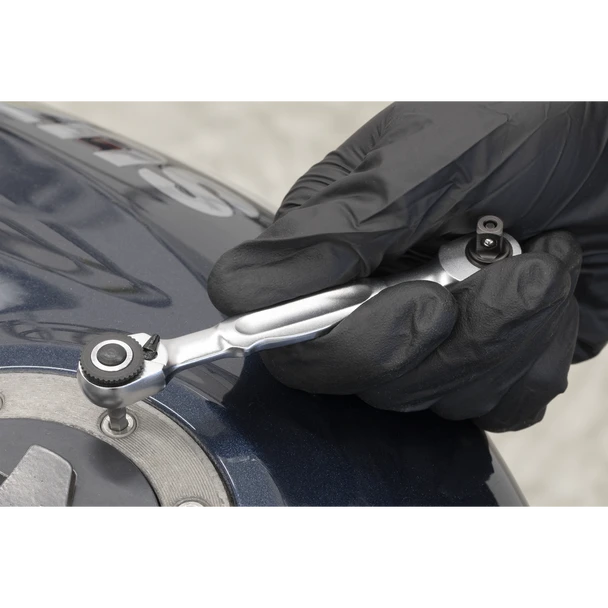 AK6972_ACT_IN_USE_PIC2_DFC1708095__34845