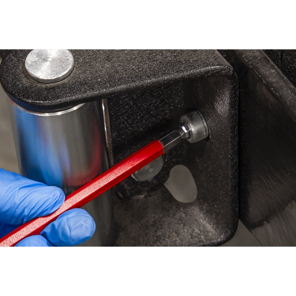 AK71640_ACT_IN_USE_CLOSE_DFC1706935__01658