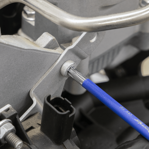 AK7165.V3_ACT_IN_USE_CLOSE_PIC2_DFC1706960__10338