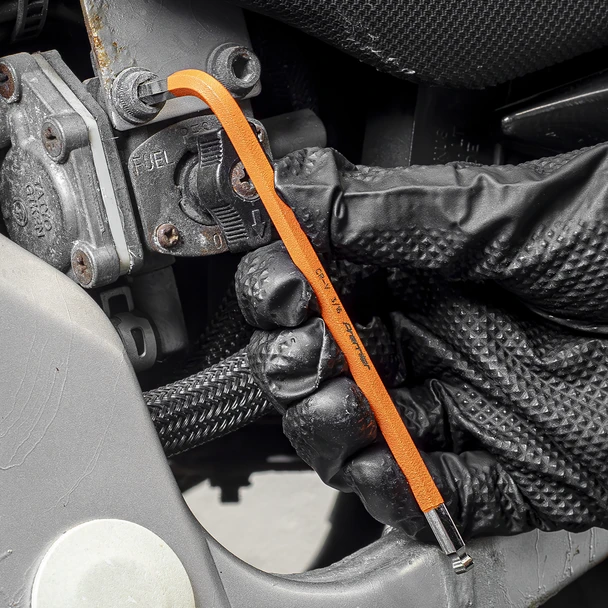 AK71870_ACT_IN_USE_PIC2_DFC1972755__22655