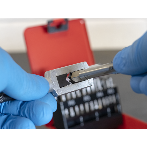 AK727_ACT_IN_USE_PIC3_DFC1450782__94396