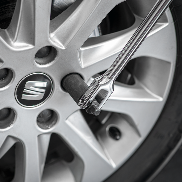 Sealey AK7309 ⏐ Premier Dual Drive Breaker Bar 3/8"Sq & 1/2"Sq Drive 600mm