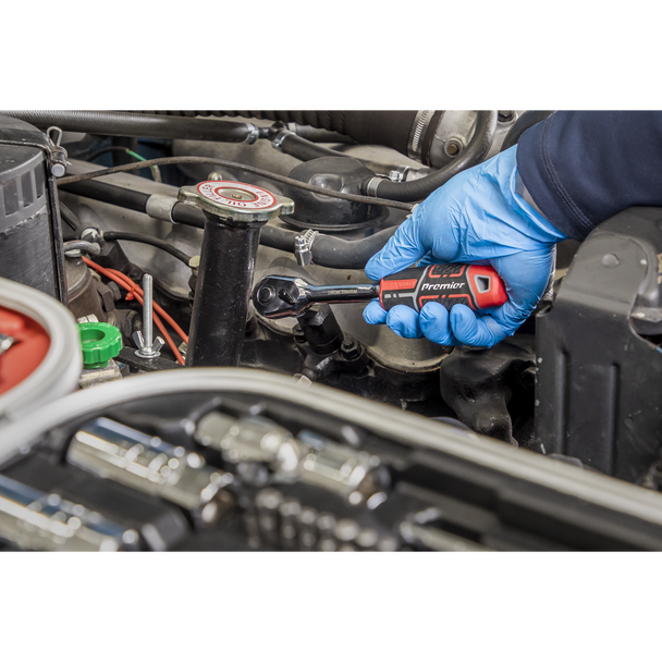 AK7981_ACT_IN_USE_CLOSE_DFC1317424__62073