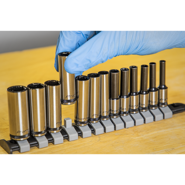 AK7991_ACT_REMOVING_FROM_RACK_DFC1261227__67101