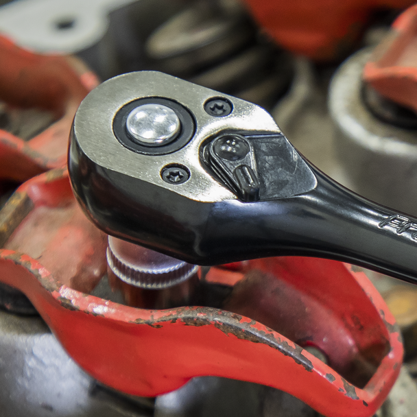 AK7998_ACT_IN_USE_CLOSE_DFC1296992__31819