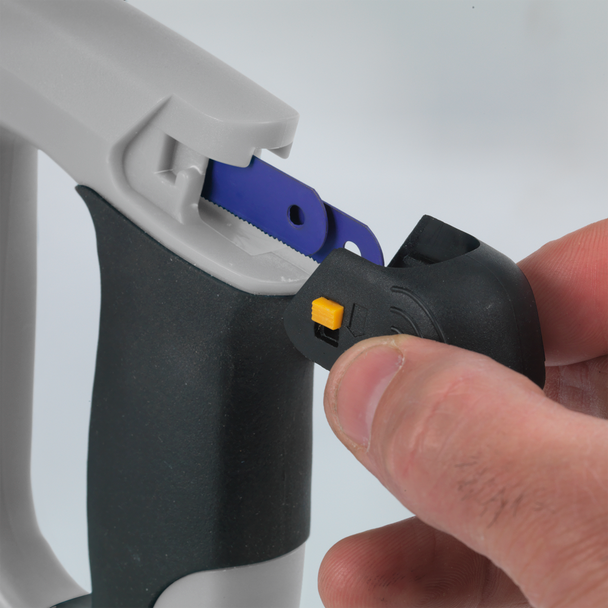 AK8685_BLADE_STORAGE_ACT__81017