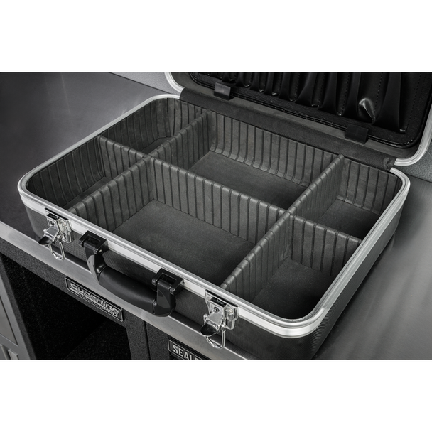 AP606.V4_ACT_INTERIOR_DFC1599522__93065
