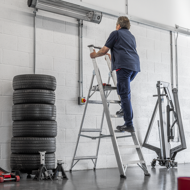 Sealey AXL6 | Industrial Step Ladder 6-Tread Aluminium - EN 131