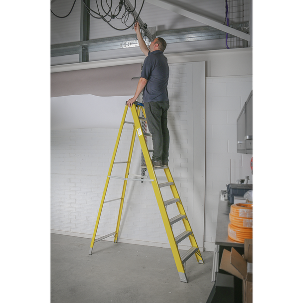 Sealey FSL10 │ Fibreglass Step Ladder 9-Tread - EN 131