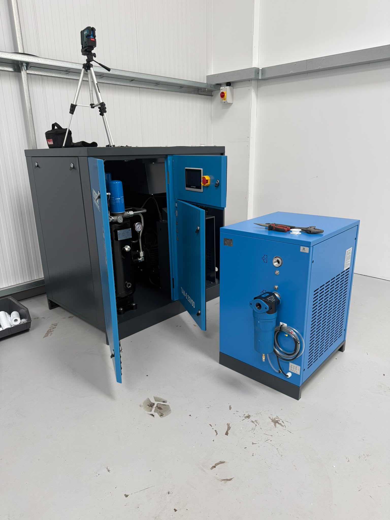Tanair TAN-S 22VSD variable speed screw compressor during installation at KUT Machinery