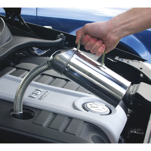 JM1F_ACT_FILLING_CAR_WITH_OIL__29876