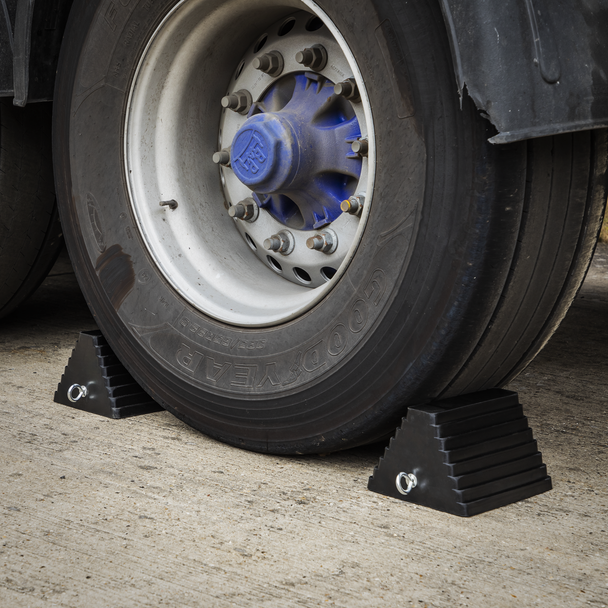 Sealey WC03 ⏐ Rubber Wheel Chock 3.8kg - Single